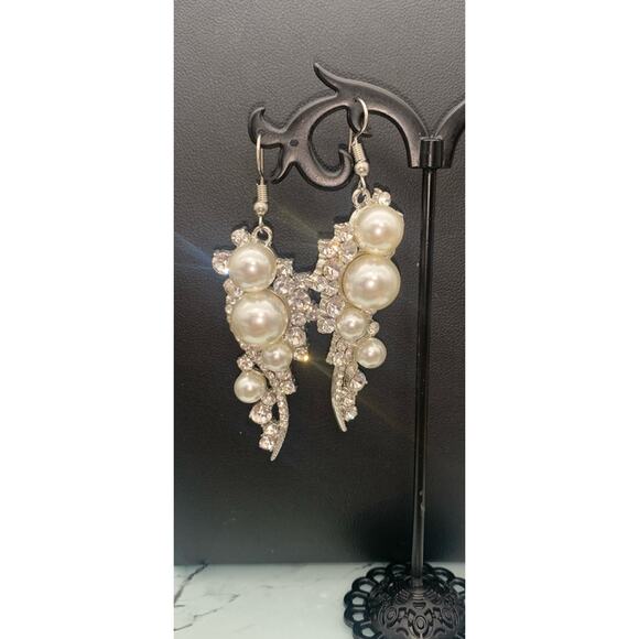Gorgeous Sparkly Silver Tone Faux Pearls & Clear Rhinestone Dangle Earrings - Picture 1 of 5